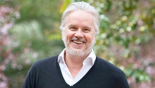 Tim Robbins nel nuovo family drama di Alan Ball