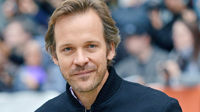 Peter Sarsgaard raggiunge Jeff Daniels in The Looming Tower