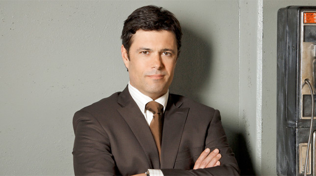 Supergirl: Carlos Bernard sarà il papà di...