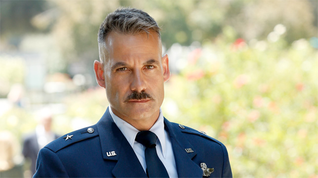 Lethal Weapon: Adrian Pasdar in un episodio della stagione 2