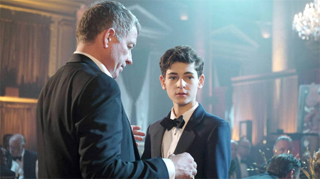 Gotham: Bruce indossa il costume di Batman nel trailer della stagione 4