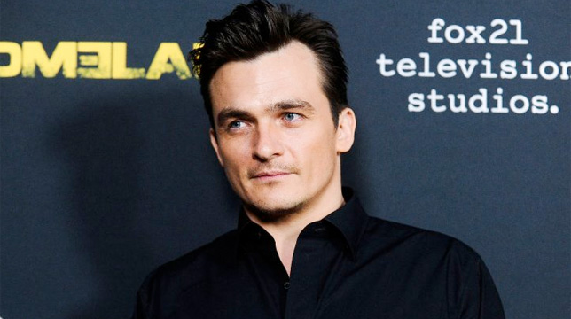 Rupert Friend riparte da Strange Angel