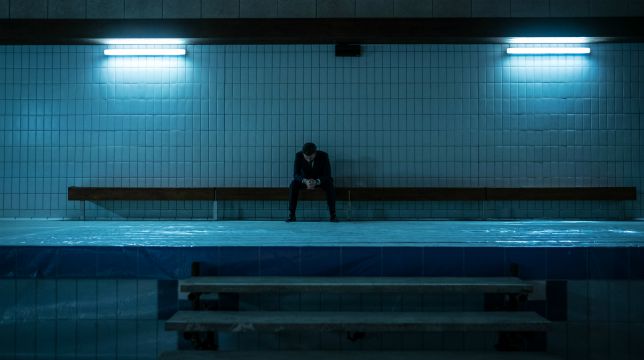 Il miracolo: recensione in anteprima dei primi due episodi della serie tv ideata, scritta e diretta da Niccolò Ammaniti