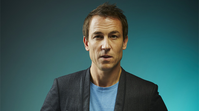 The Crown 3: Tobias Menzies è il Principe Filippo nella sua prima foto