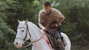Andrew Lincoln dice addio a The Walking Dead: Il trailer del suo ultimo episodio e la lettera ai fan