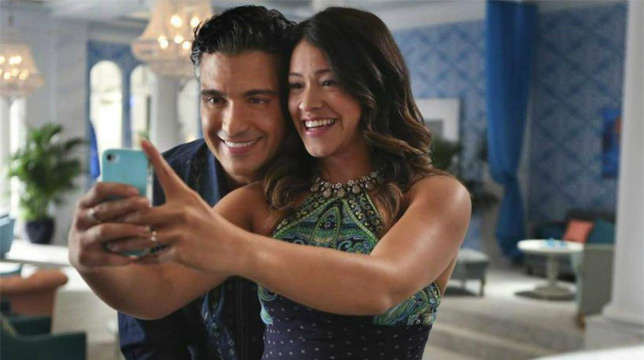Charmed incontra Jane the Virgin: Jaime Camil guest star e Gina Rodriguez regista di un episodio