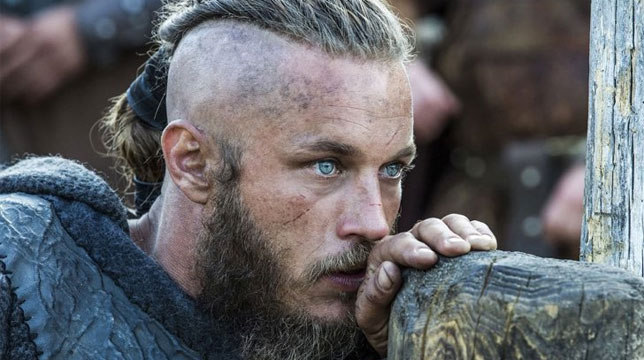 Dopo Vikings, Travis Fimmel torna in tv con Raised by Wolves