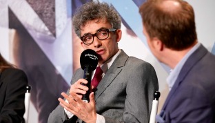 Hanna: il creatore David Farr ci racconta la serie su una ragazza pura in cerca della sua identità