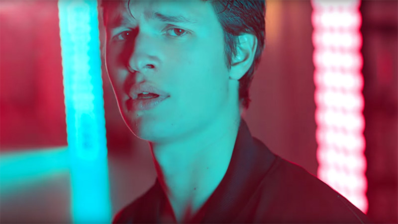 Ansel Elgort in tv con Tokyo Vice