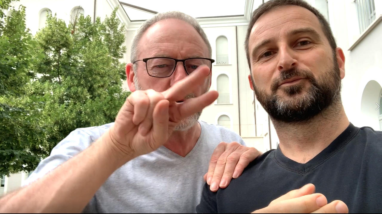 Lezione di italiano con Liam Cunningham a Benevento tra "scarpetta" e "du spaghi"