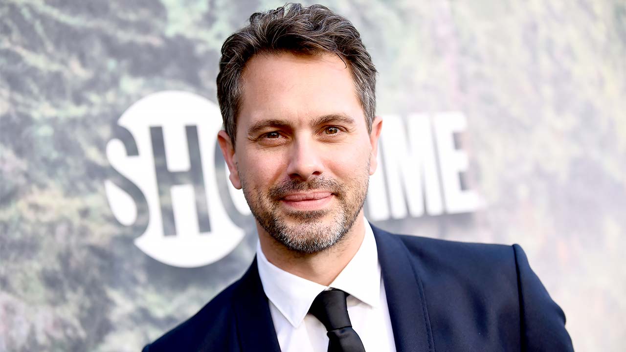 Thomas Sadoski raggiunge Edie Falco nel poliziesco Tommy