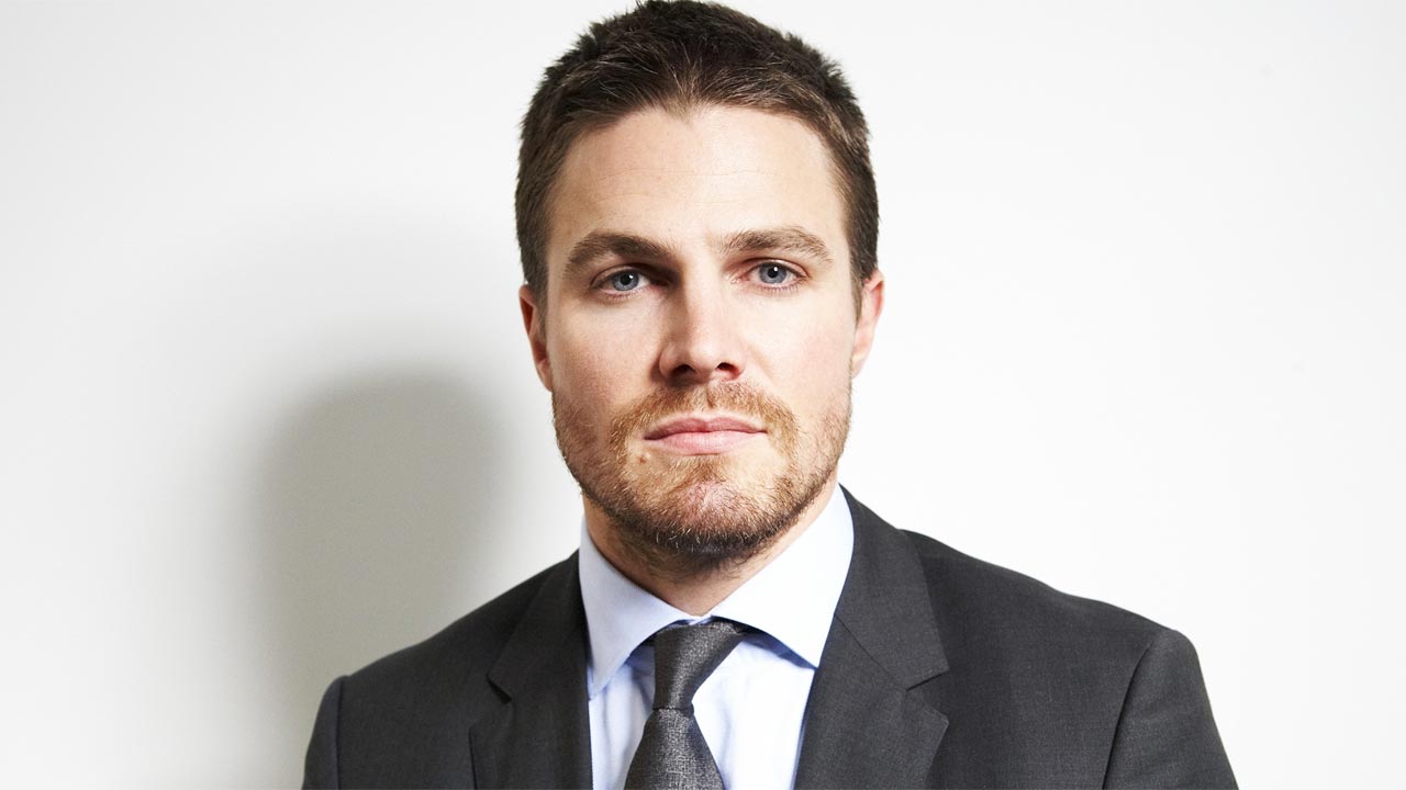 Da Arrow a Heels: Nella sua prossima serie tv, Stephen Amell sarà un wrestler