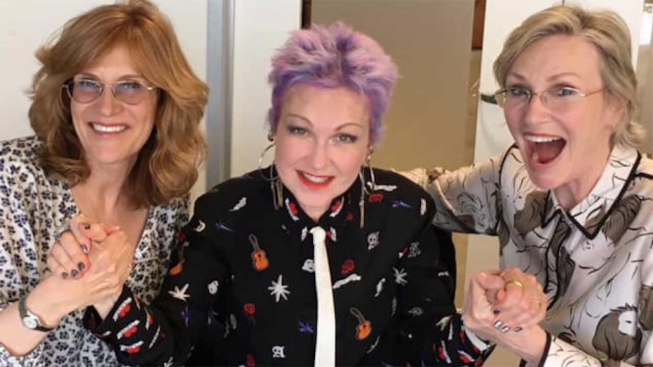 Jane Lynch e Cyndi Lauper al lavoro su una versione moderna di Cuori senza età