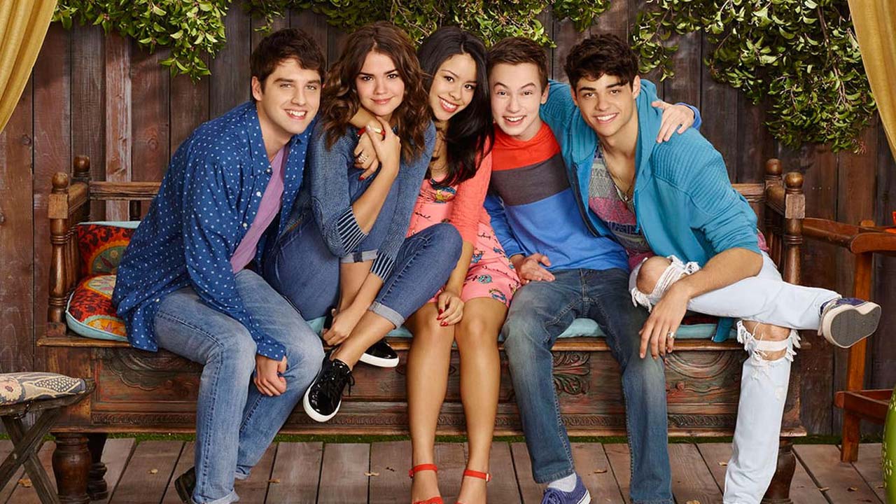 Noah Centineo e il cast di The Fosters riunito per Natale nello spin-off  Good Trouble