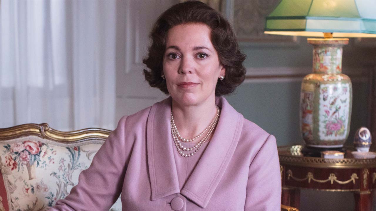 The Crown 3: Elisabetta si dà della "vecchia megera" nel nuovo teaser trailer