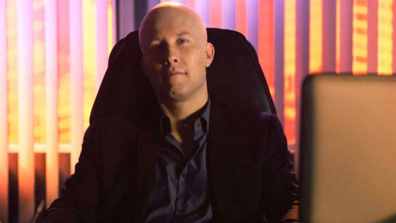 L'Arrowverse incontra Smallville: Michael Rosenbaum non apparirà nel crossover, ecco perché