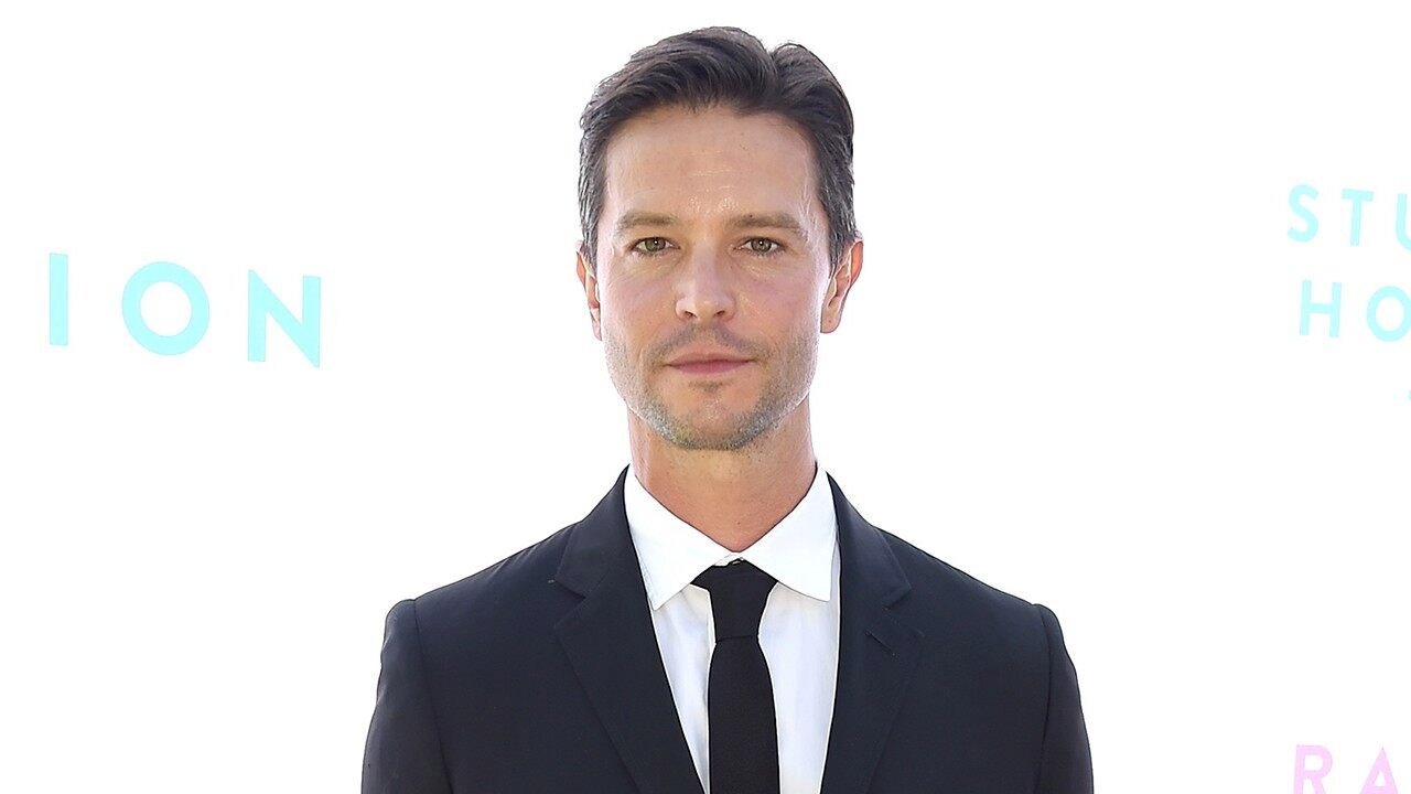 Roswell, New Mexico arruola Jason Behr dalla serie originale