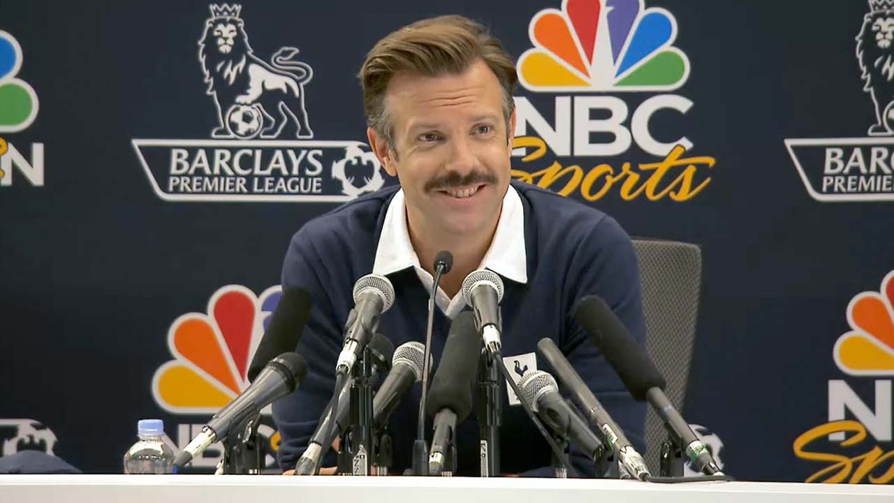 Jason Sudeikis su Apple TV+ con la comedy sportiva Ted Lasso