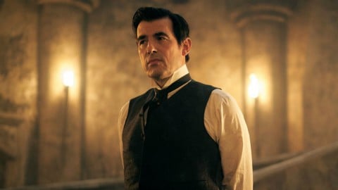 Dracula, Recensione della miniserie Netflix: Il Conte non è Sherlock. E va bene così