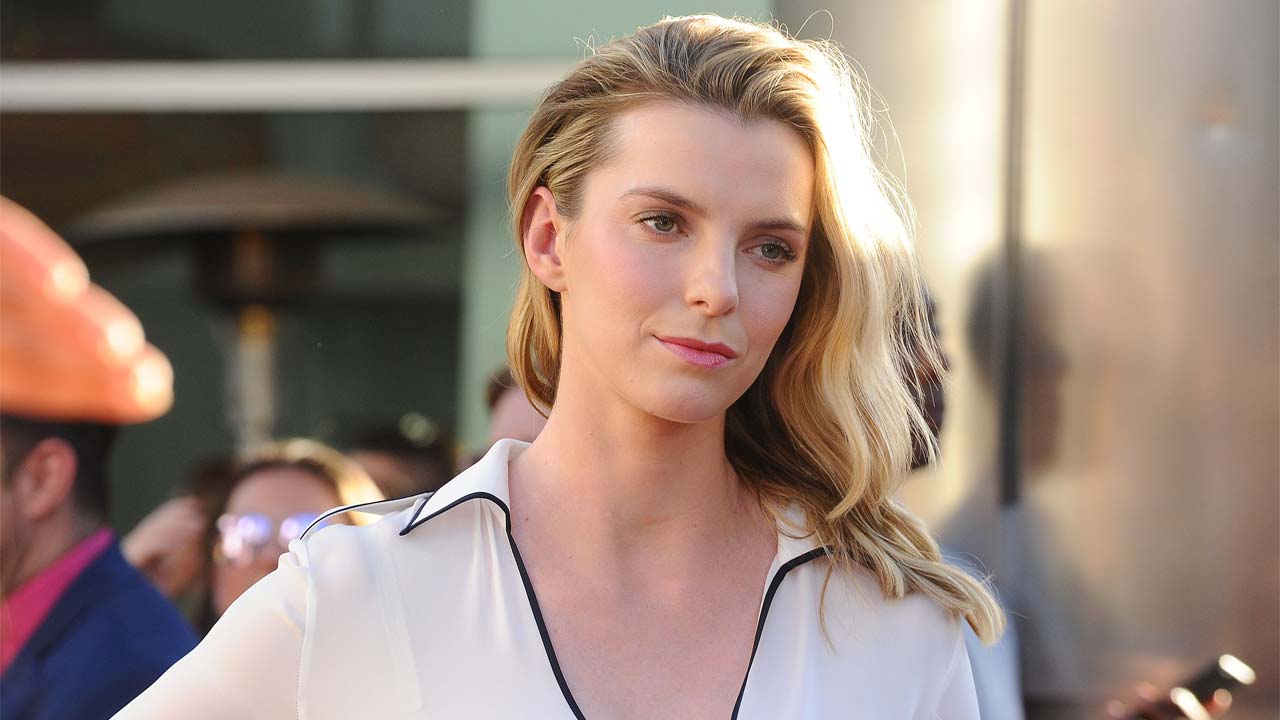 American Crime Story 3: Anche Betty Gilpin nel cast di Impeachment