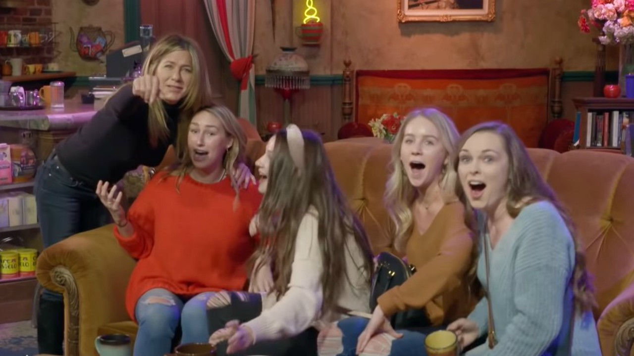 Jennifer Aniston torna al Central Perk e spaventa i fan!