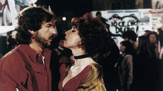 Metalmeccanico e parrucchiera in un turbine di sesso e politica