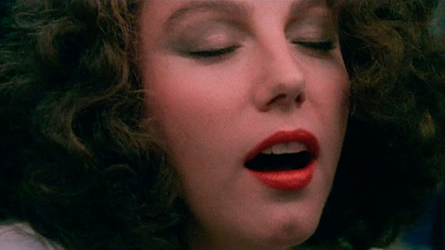 Una donna allo specchio