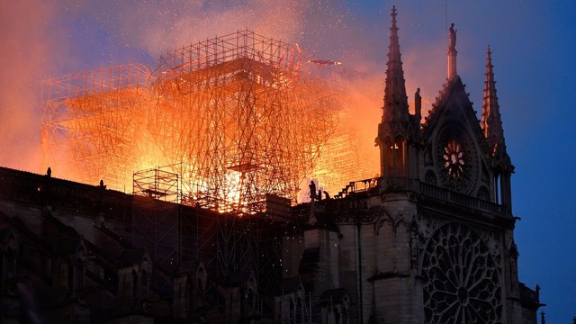 Notre-Dame: Paris inferno