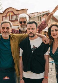 Locandina I Delitti del BarLume - Sasso Carta Forbici