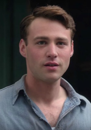 Next photo of Emory Cohen