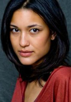 Julia Jones biografia