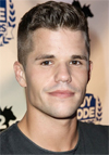 Locandina Charlie Carver