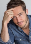 Locandina Ryan Carnes