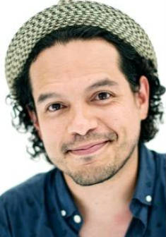 Luis Oliva biografia