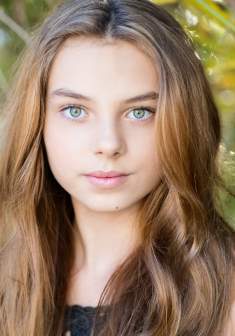 Locandina Caitlin Carmichael
