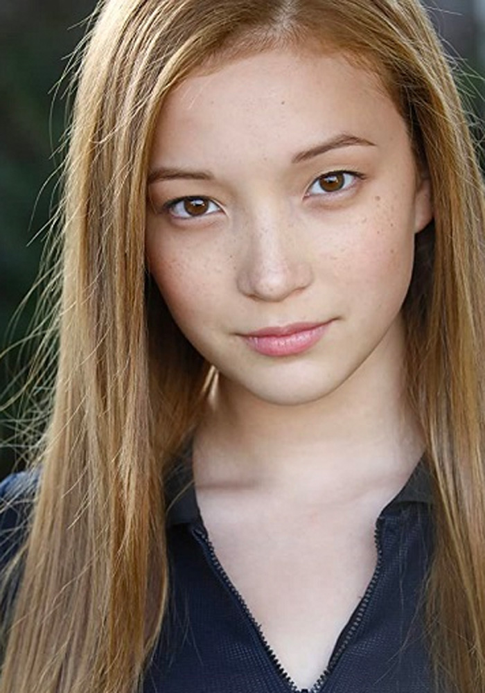 Saylor Bell Curda biografia