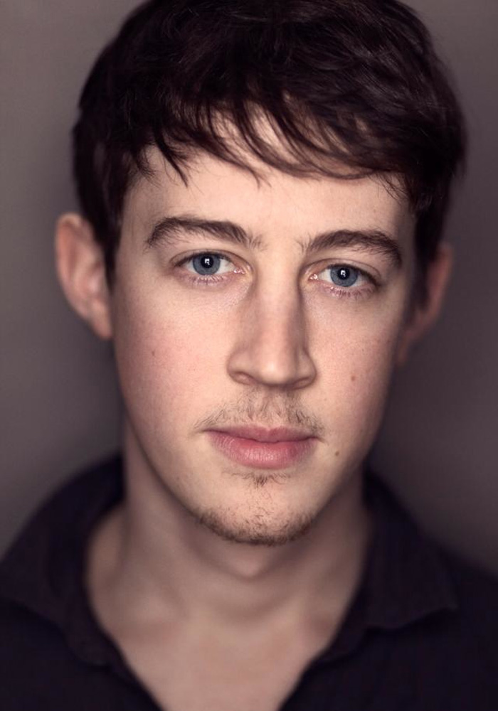 Alex Sharp biografia
