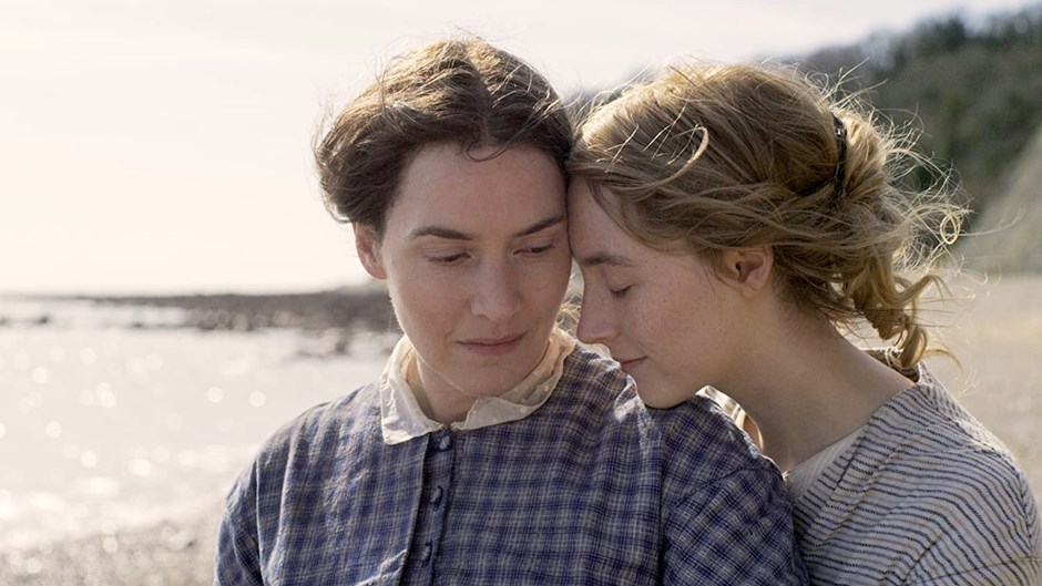 Ammonite: il trailer del film storico con Kate Winslet e Saoirse Ronan
