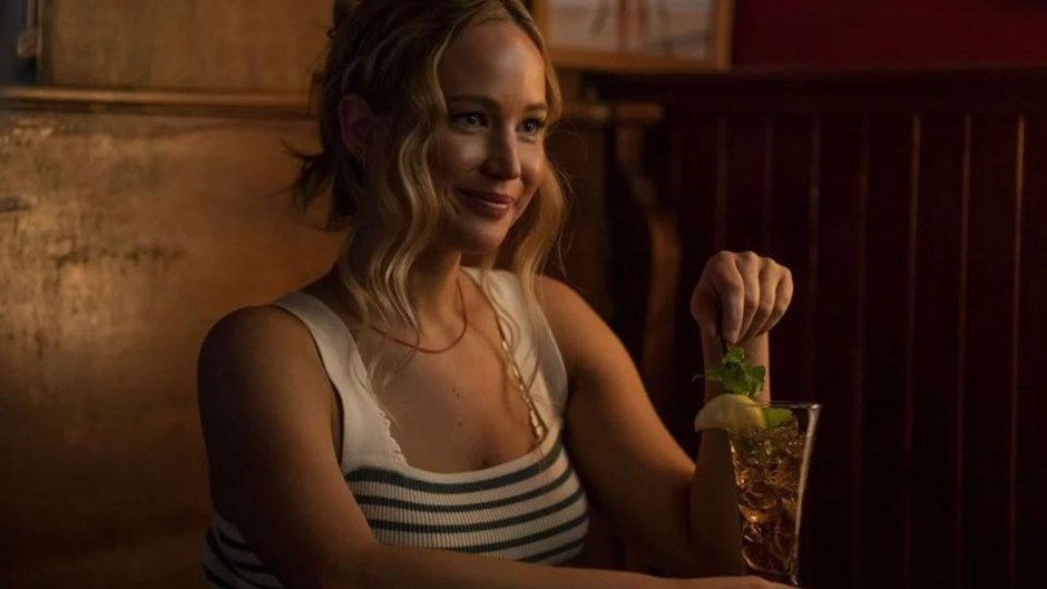 Fidanzata in affitto, Jennifer Lawrence ha usato una controfigura per quella scena in spiaggia?