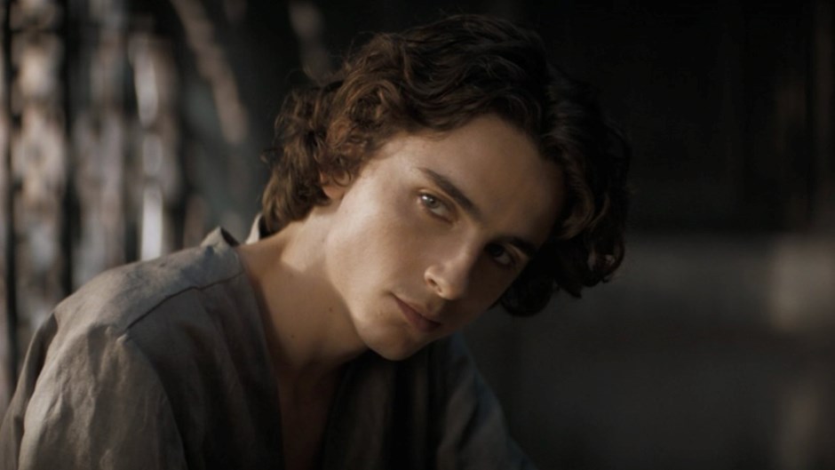 Barbie - Greta Gerwig ha rivelato la reazione di Timothèe Chalamet alla visita sul set: "Avrebbe voluto essere nel film"