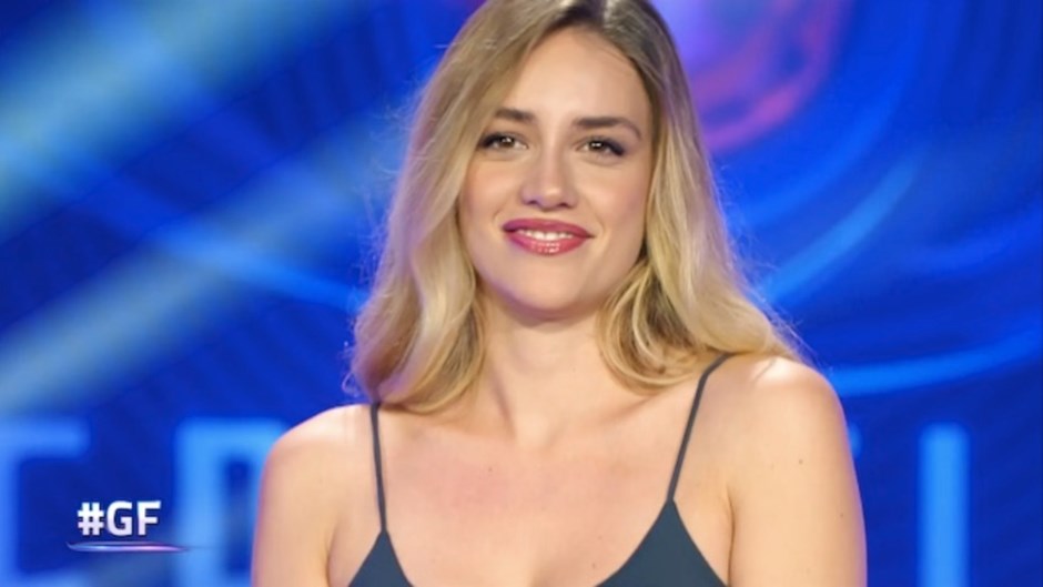 Grande Fratello, Heidi Baci frena Massimiliano Varrese: "Meno attenzioni, sei diretto e mi spiazzi"