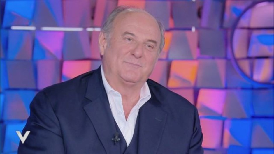 Verissimo, Gerry Scotti torna a parlare di Sanremo 2024 e svela parte del cast di 'Io Canto generation'