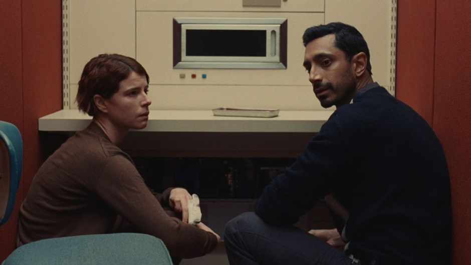 Fingernails - Una diagnosi d'amore, il nuovo trailer mette a confronto amore e scienza