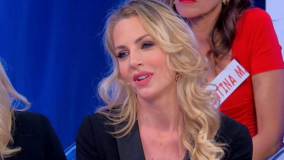 Uomini e Donne, Veronica Ursida risponde alle critiche degli haters: "Ma a voi cosa vi frega se io..."