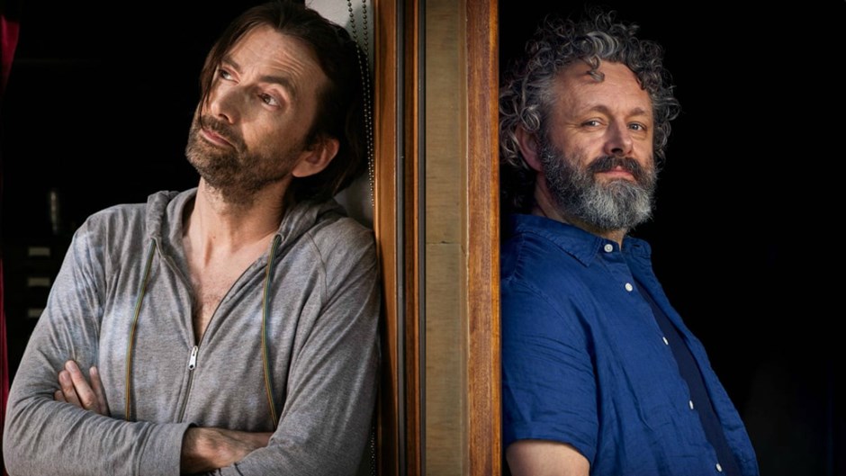 Staged con David Tennant e Michael Sheen rinnovata per una seconda stagione, nel cast anche Ben Schwartz