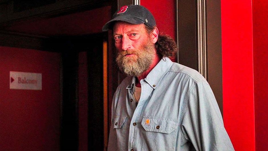 Troy Kotsur in una serie di Disney+, la data italiana di The Old Man e altre news in breve