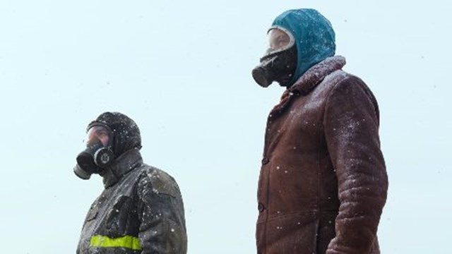 L'eternauta, recensione della serie Netflix: black-out, apocalisse e paranoia tutte da godere