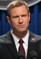 Aaron  Eckhart