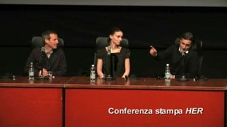 Lei: La folle conferenza stampa del film con Joaquin Phoenix e Rooney Mara