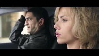 Clip in italiano del film: Corsa in auto per le strade di Parigi